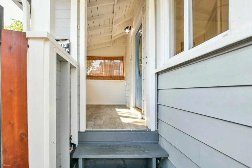 Building Photo - 3818 Suter St