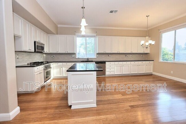 Building Photo - 2040 San Esteban Cir