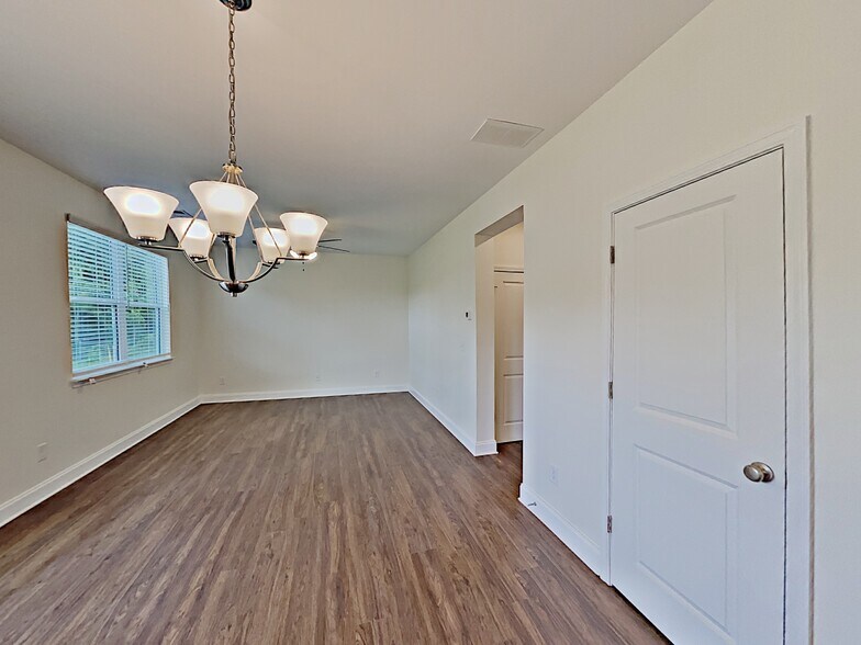 Building Photo - 8421 Northpoint Dr