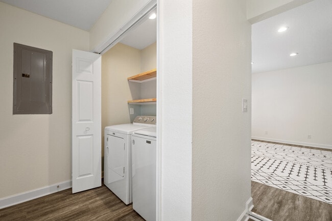 Building Photo - 846 W 41st St