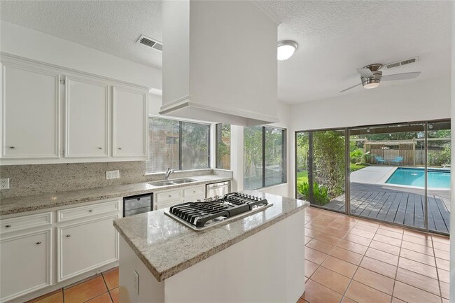 Building Photo - 13127 Waldemere Dr