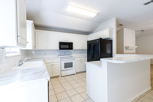 Building Photo - Wonderful Duplex in Southwest Lubbock!