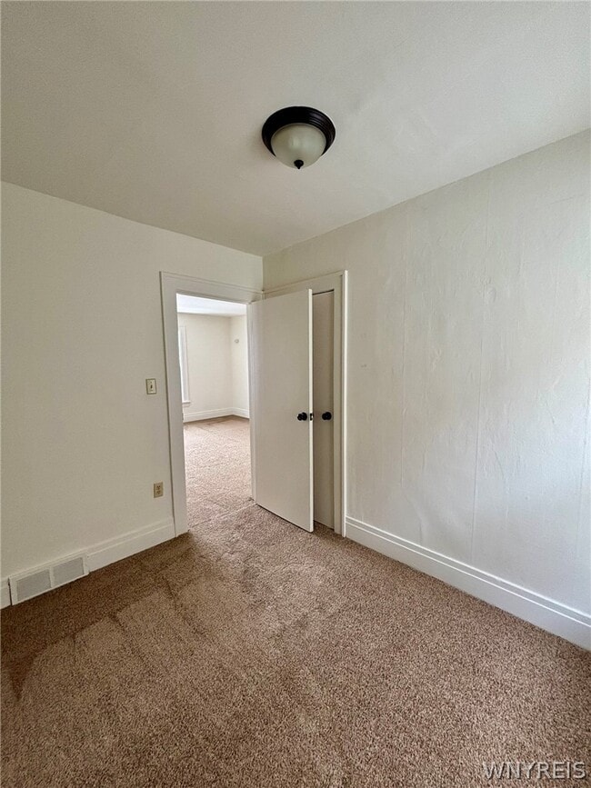 Building Photo - 91 Laverack Ave