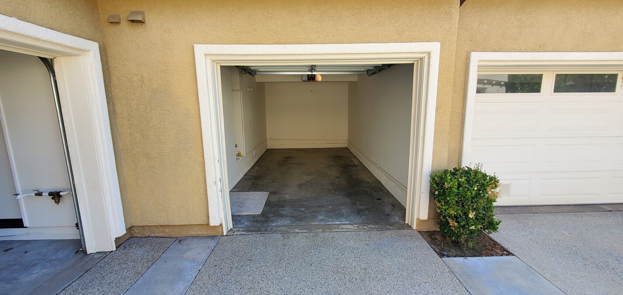 Building Photo - 23439 Abbey Glen Pl