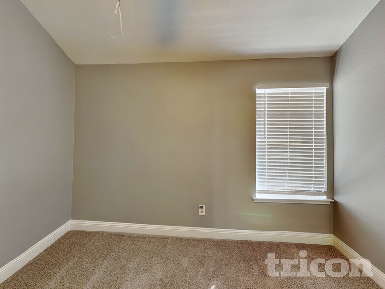 Building Photo - 725 Rawlins Dr