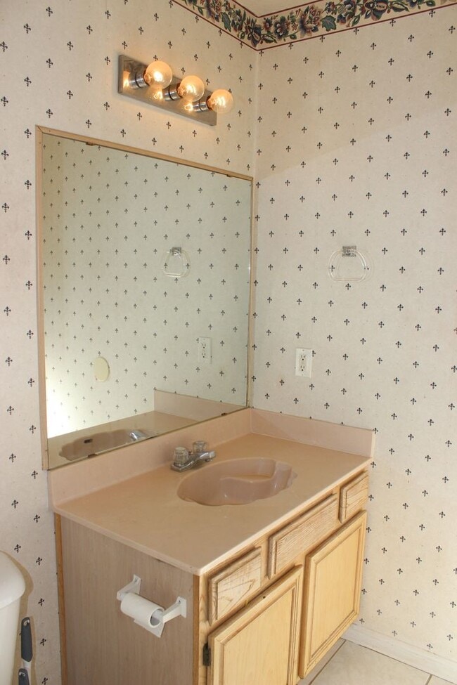 Building Photo - Charming 3-Bedroom Home in Jamesway Addition – Available Now!