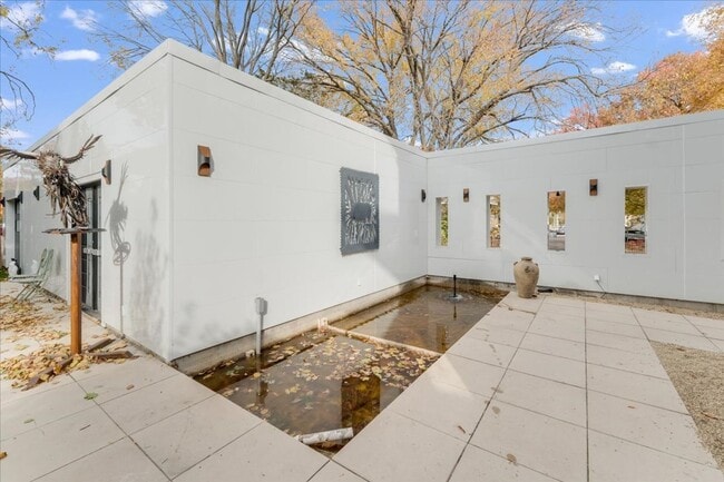 Building Photo - Historic, Character-Rich House - 3 Bed, 3 Bath (2 Full, 2 Half)