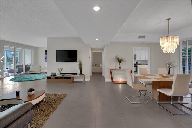 Building Photo - 4108 W Palm Aire Dr