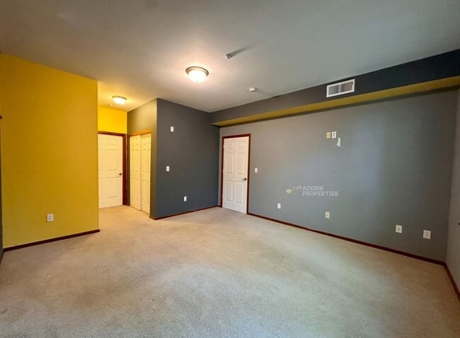 Building Photo - 1850 SW Scenic Heights St