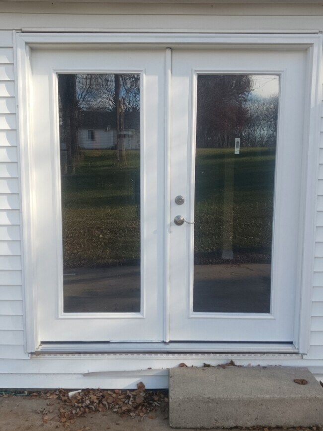 Building Photo - 430 Sara St