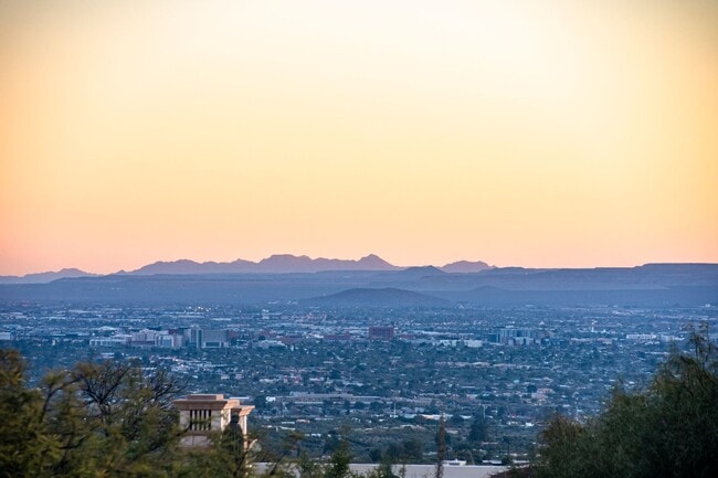 Building Photo - STUNNING HOME WITH BREATHTAKING VIEWS LOCATED AT THE TOP OF CAMPBELL!