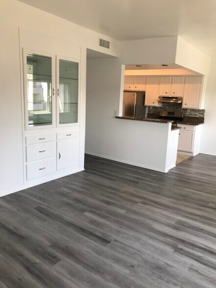 Building Photo - 14607 Erwin St