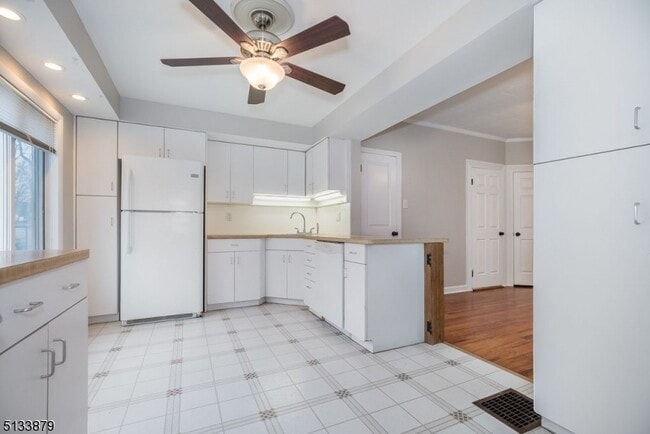 Building Photo - 627 Washington St