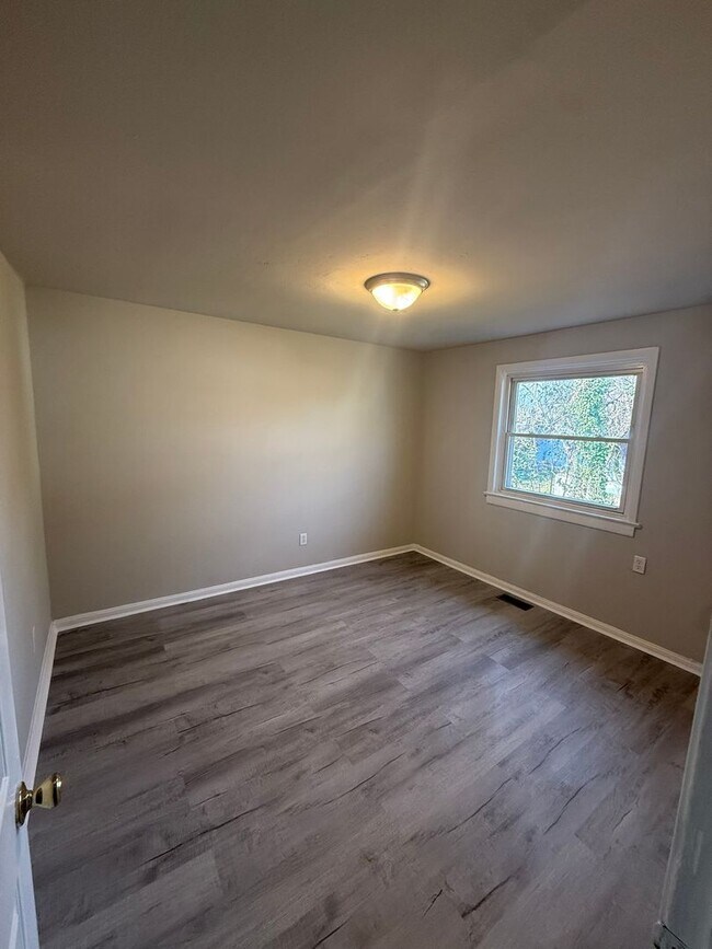 Building Photo - 1104 S Lombardy St