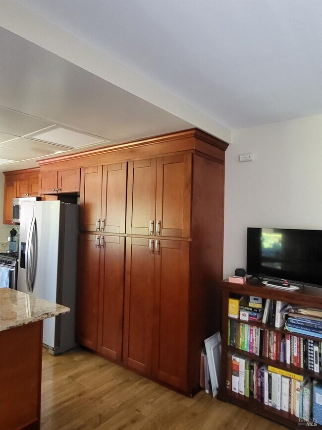 Building Photo - 332 Belhaven Pl