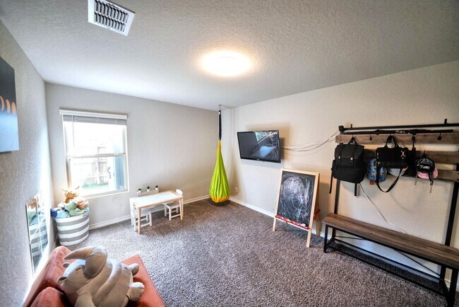 Building Photo - Stunning Home with 3-Car Garage in New Bra...