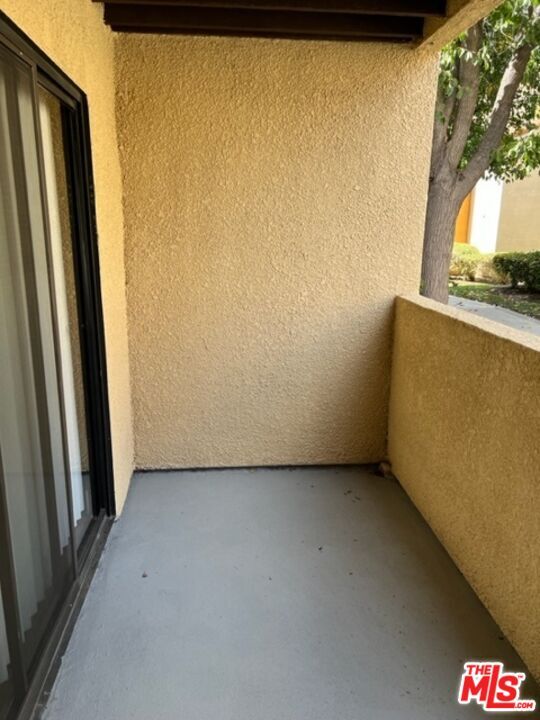 Building Photo - 5810 Las Virgenes Rd