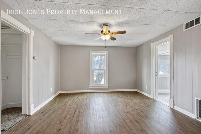 Building Photo - 152 Stevens St