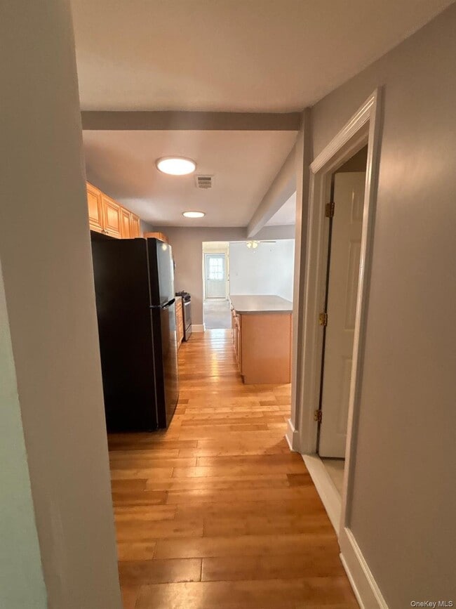 Building Photo - 36 Edwin Ct