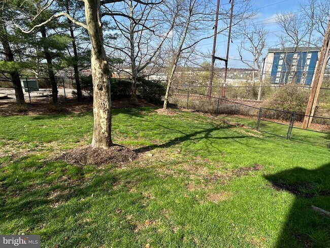 Building Photo - 445 Fort Hill Cir