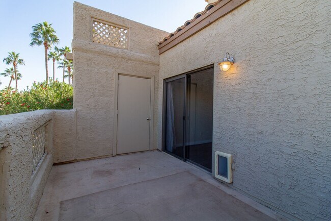 Building Photo - **Charming 2 Bedroom Condo for Rent at Park Centre**