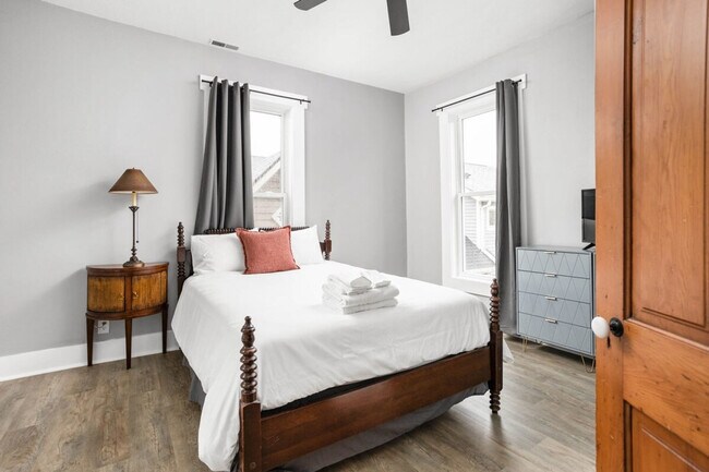 Building Photo - 848 Camp St