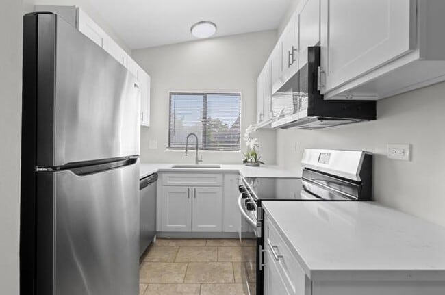 Building Photo - 423 Berkshire Dr