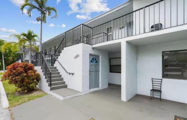 Building Photo - 4871 Arjaro Dr