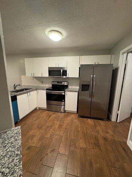 Building Photo - 5082 Ernst Ct