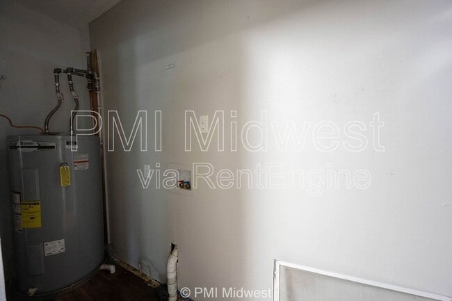 Building Photo - 126 Lewis Dr