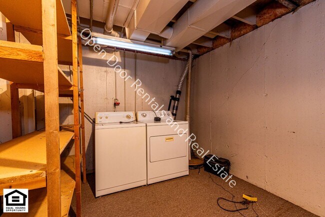 Building Photo - 15110 Tally Ho Dr