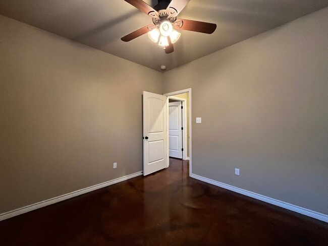 Building Photo - Available Now: 4 Bedroom Single Family Home: Midway ISD:  Move in Special
