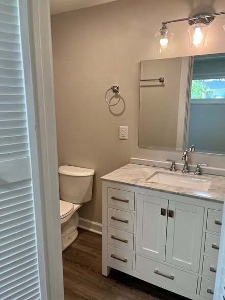 Master Bath - 2108 Valley Ln