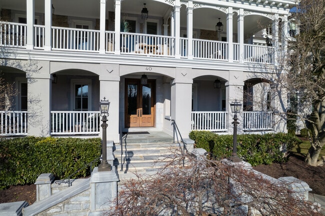 Building Photo - Louella Mansion