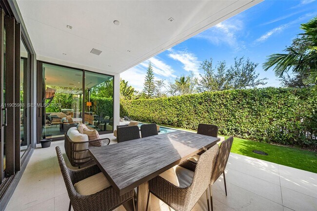 Building Photo - 4585 Nautilus Dr