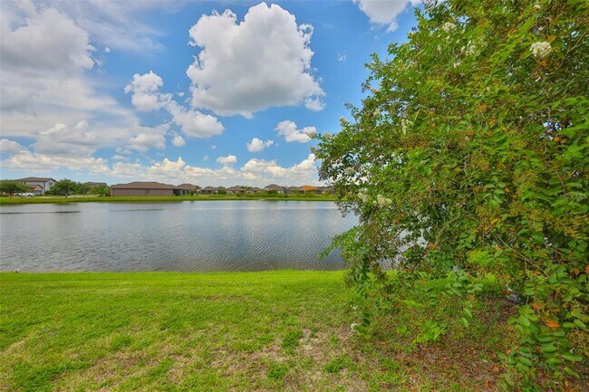 Building Photo - 9160 Hillcroft Dr