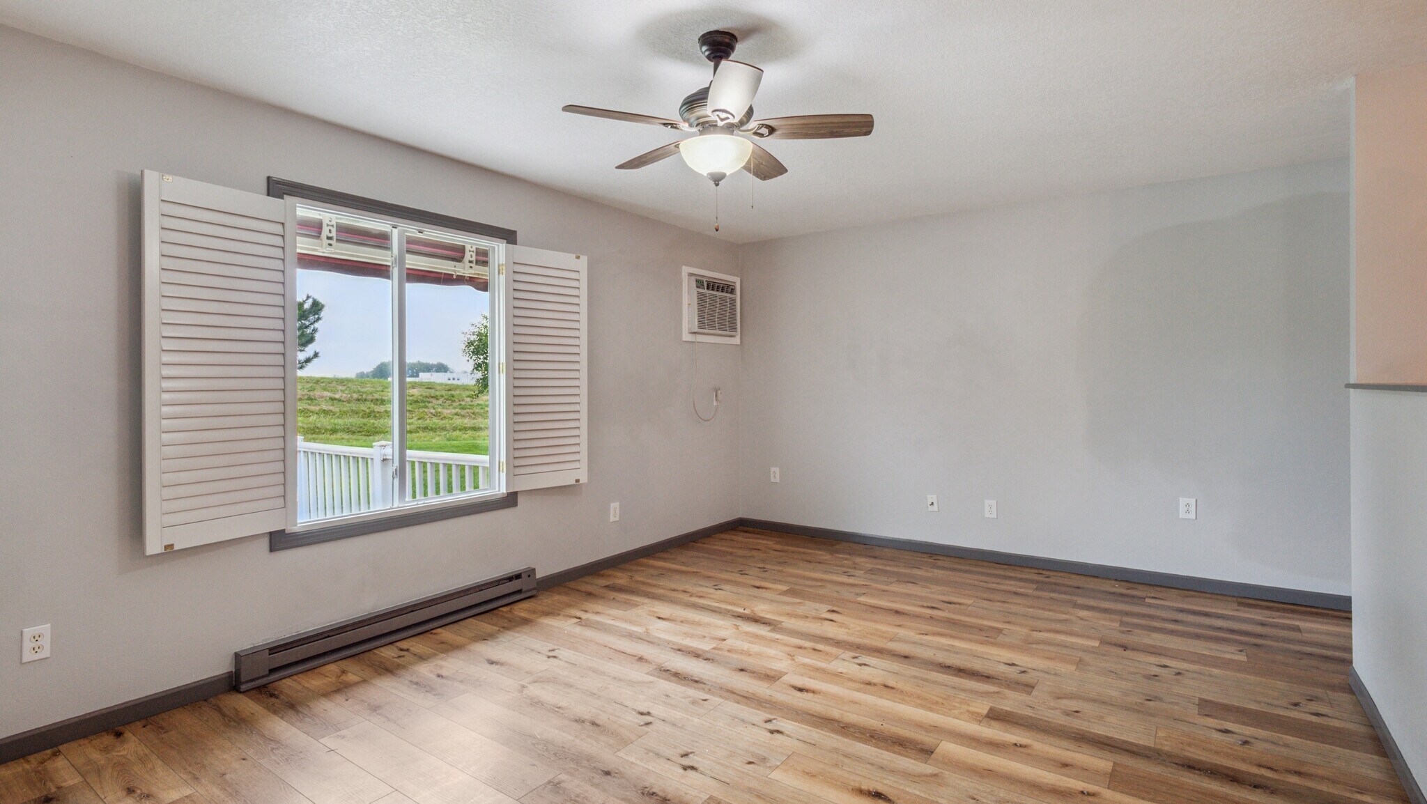 Building Photo - 2021 Vista View Dr
