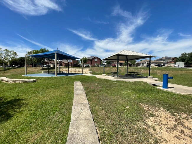 Building Photo - Beautiful, fully remodeled 3 bedroom, 2.5 ...
