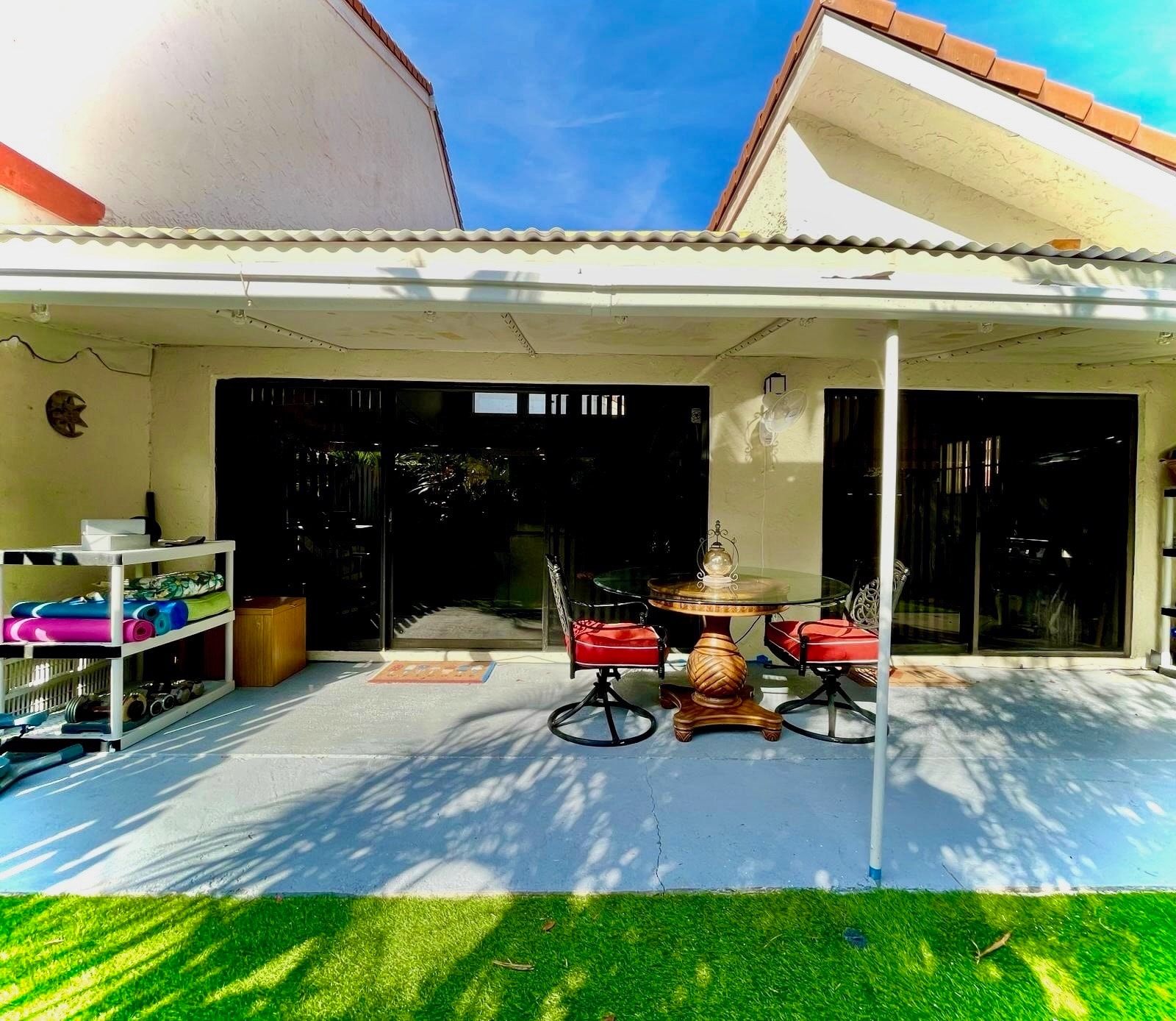 Building Photo - 1800 Embassy Dr