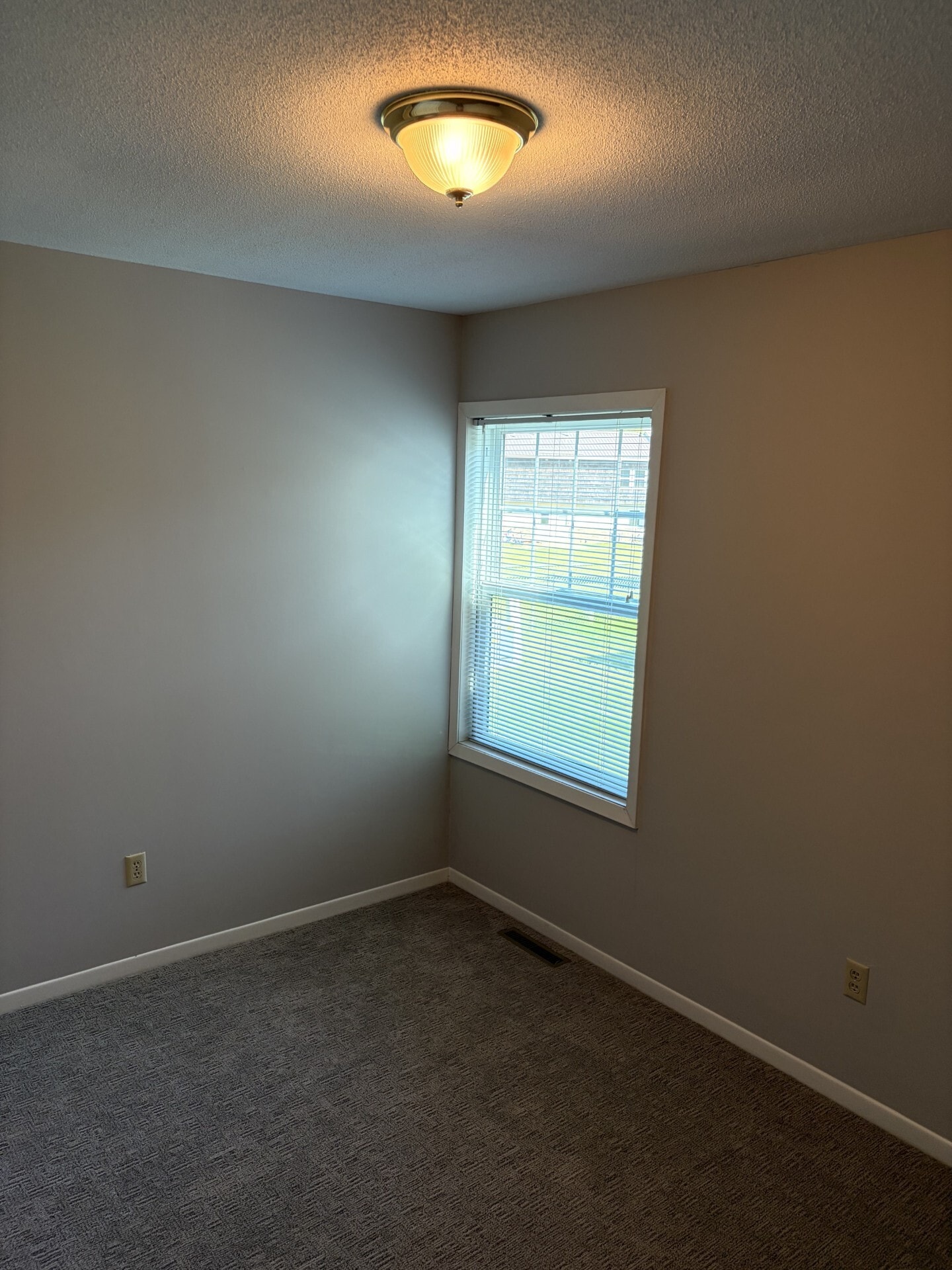 Building Photo - 513 Elm Ave