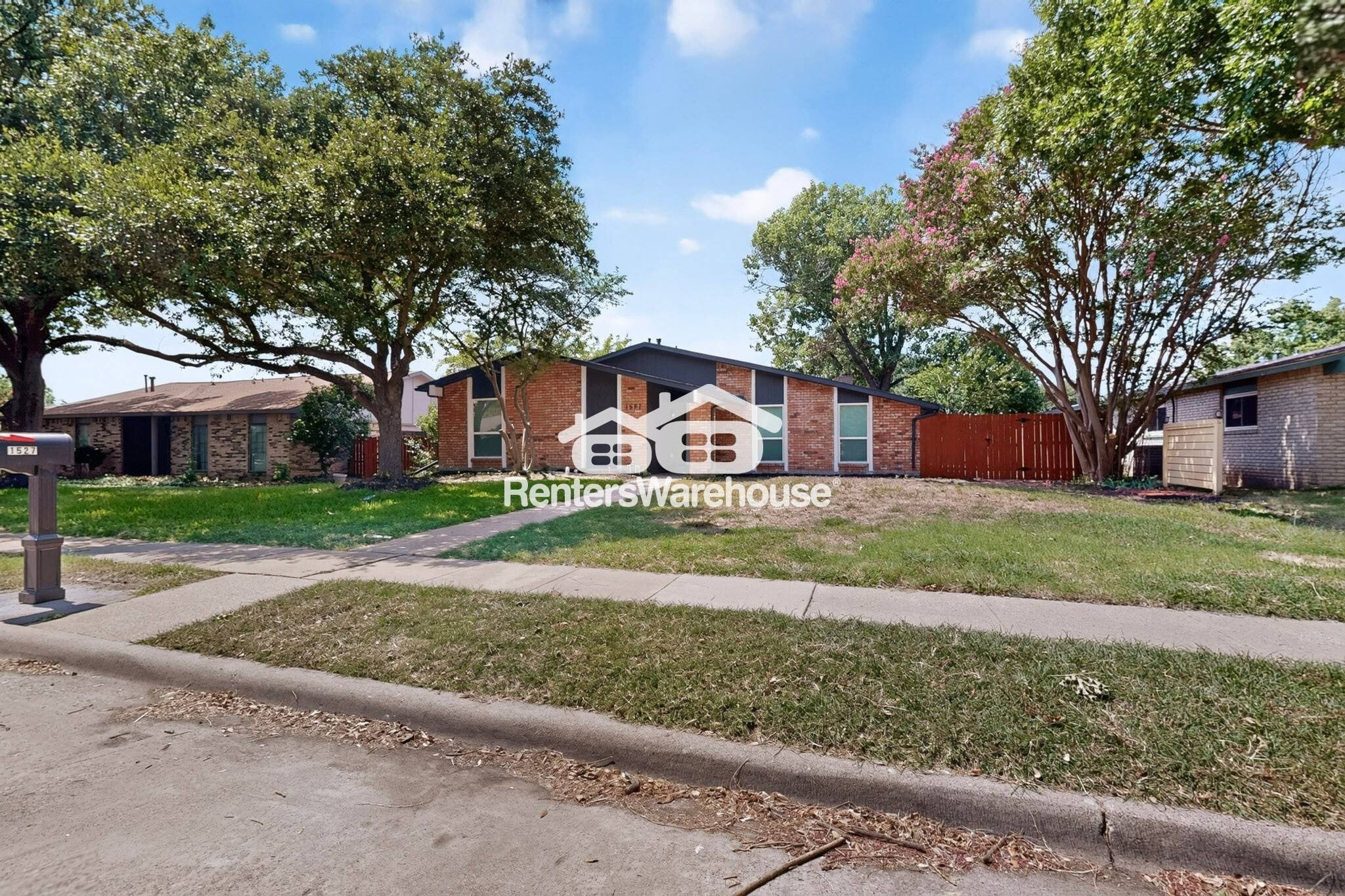 Building Photo - 1527 Cherokee Trail