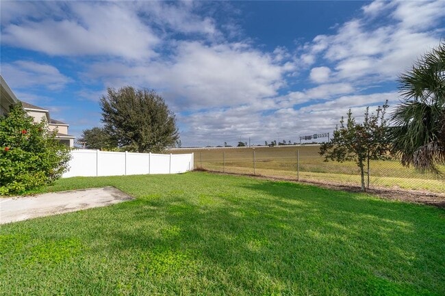 Building Photo - 902 Grand Hilltop Dr