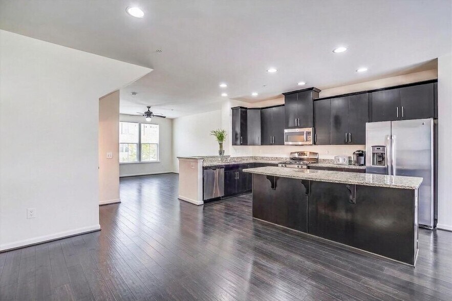 Building Photo - 725 Apple Orchard Dr