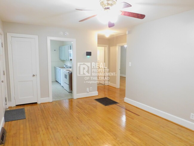 Building Photo - Adorable 2 BR/1 BA Home w/ Fenced Yard