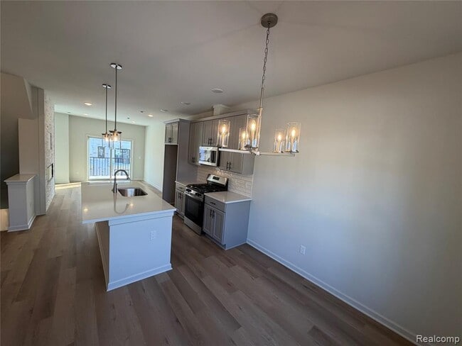 Building Photo - 23614 Parkview Ln