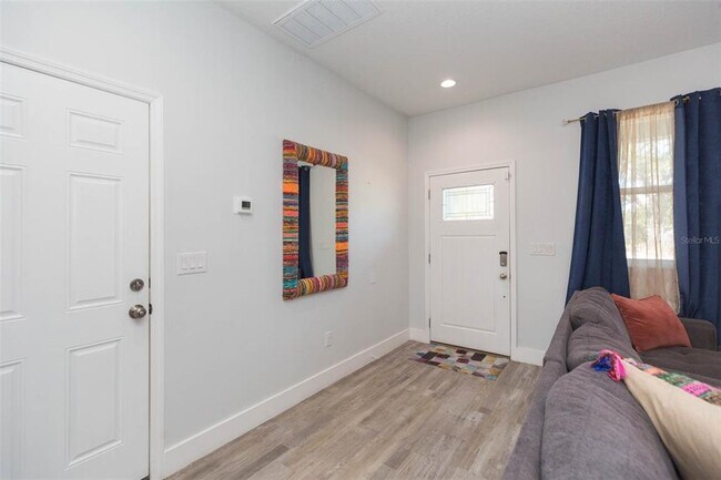 Building Photo - 2013 E Waters Ave