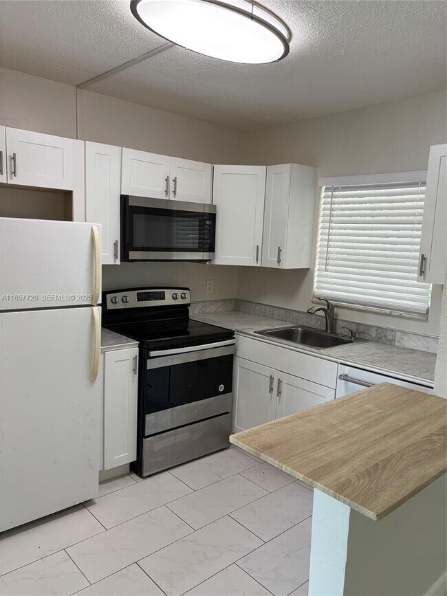 Building Photo - 1301 N 12th Ct