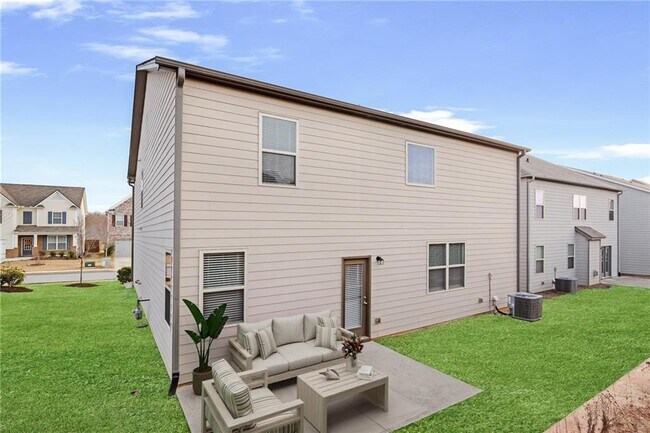 Building Photo - 153 Wayside Terrace