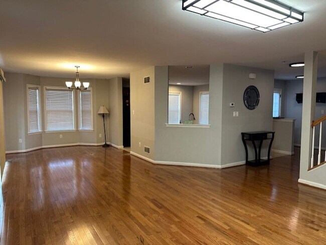 Building Photo - 1841 Vista Dr