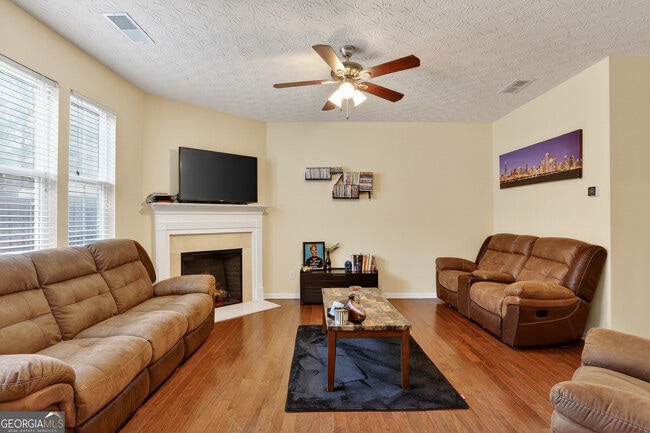 Building Photo - 5556 Cascade Run